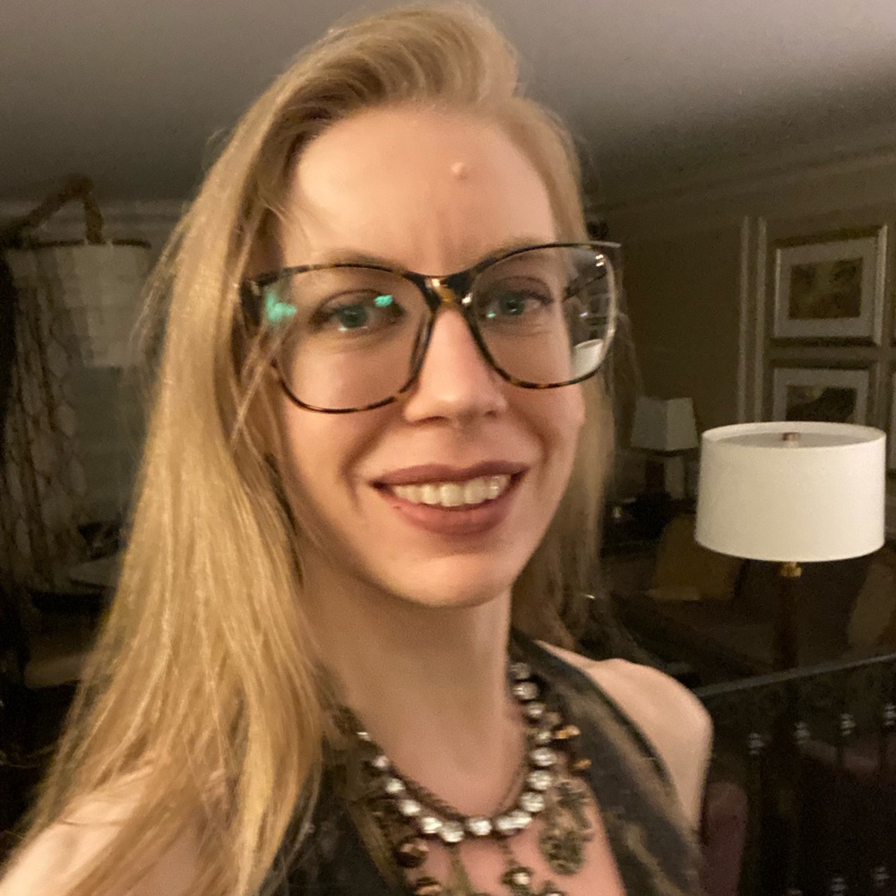 Meet your Posher, Alexis